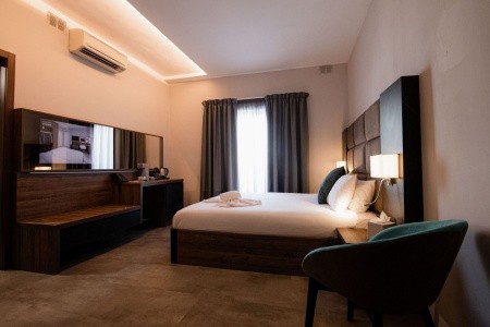 Pebbles Resort (St. Paul’s Bay)