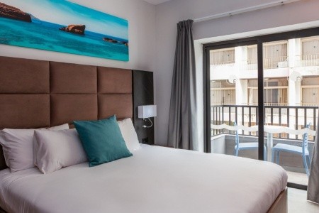 Pebbles Resort (St. Paul’s Bay)