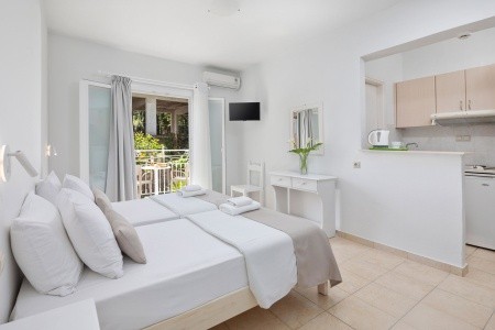 Grécko Korfu Bella Vista - Apartmány A Studia 6 dňový pobyt Raňajky Letecky Letisko: Praha October 2026 (13/10/26-18/10/26)