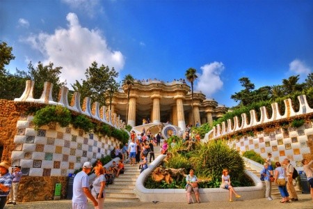 BARCELONA Sagrada Família, park Güell, MONTSERRAT, sklepy CODORNIU či FREIXENET, GIRONA – Španělsko