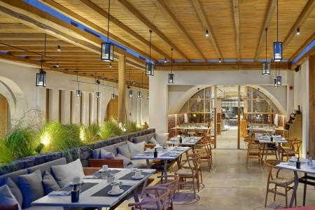 Grécko Santorini Radisson Blu Zaffron Resort 12 dňový pobyt Raňajky Letecky Letisko: Viedeň July 2026 (14/07/26-25/07/26)