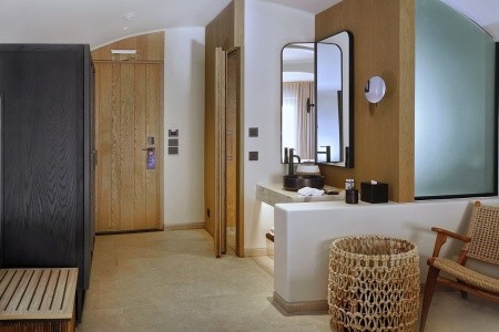 Grécko Santorini Radisson Blu Zaffron Resort 12 dňový pobyt Raňajky Letecky Letisko: Viedeň July 2026 (14/07/26-25/07/26)