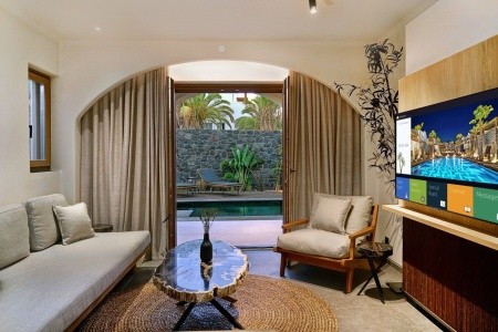 Grécko Santorini Radisson Blu Zaffron Resort 12 dňový pobyt Raňajky Letecky Letisko: Viedeň July 2026 (14/07/26-25/07/26)