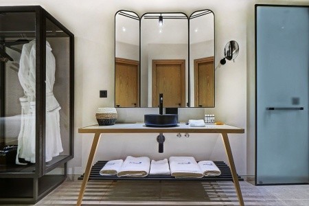 Grécko Santorini Radisson Blu Zaffron Resort 12 dňový pobyt Raňajky Letecky Letisko: Viedeň July 2026 (14/07/26-25/07/26)