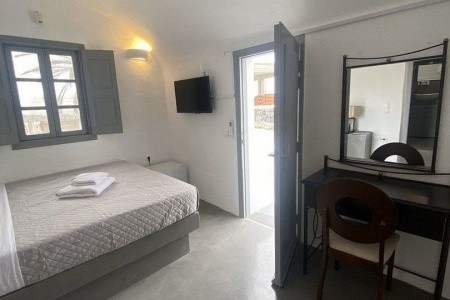 Aqua Serenity Santorini Luxury Suites - 3