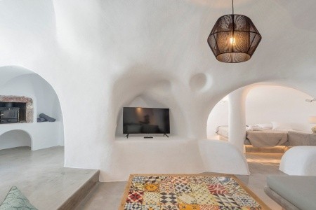 Aqua Serenity Santorini Luxury Suites - 4