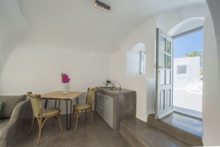 Aqua Serenity Santorini Luxury Suites - 8