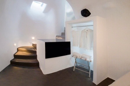 Aqua Serenity Santorini Luxury Suites - 11