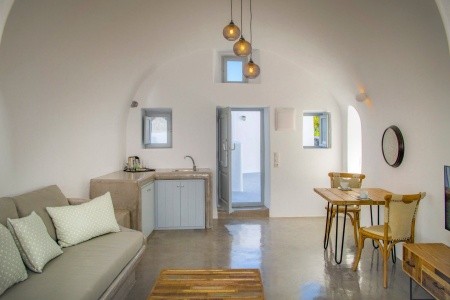 Aqua Serenity Santorini Luxury Suites - 14