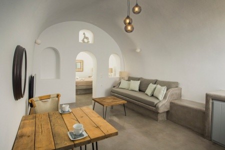 Aqua Serenity Santorini Luxury Suites - 15