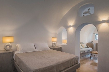 Aqua Serenity Santorini Luxury Suites - 16