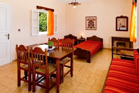 Dolphins Apartments - 8