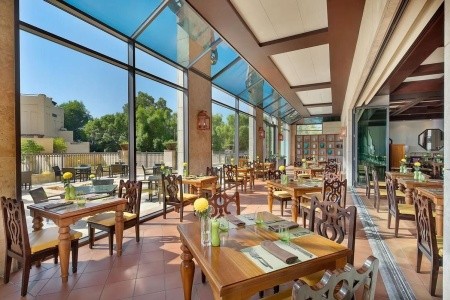 Spojené arabské emiráty Ajman Ajman Saray Luxury Collection Resort 15 dňový pobyt Polpenzia Letecky Letisko: Praha August 2026 (24/08/26- 7/09/26)