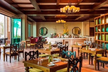 Spojené arabské emiráty Ajman Ajman Saray Luxury Collection Resort 15 dňový pobyt Polpenzia Letecky Letisko: Praha August 2026 (24/08/26- 7/09/26)