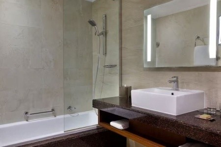 Spojené arabské emiráty Ras Al Khaimah Doubletree By Hilton & Spa Marjan Island 8 dňový pobyt Ultra All inclusive Letecky Letisko: Viedeň March 2026 (31/03/26- 7/04/26)