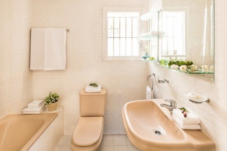 Ramada Hotel & Suites By Wyndham - 28