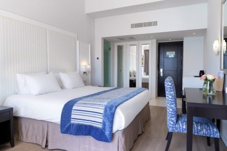 Olympic Lagoon Resort - 9