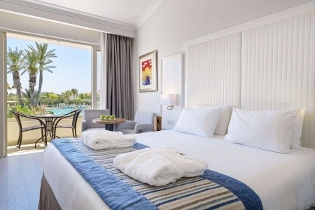 Olympic Lagoon Resort - 10