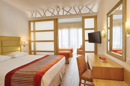 Olympic Lagoon Resort - 15