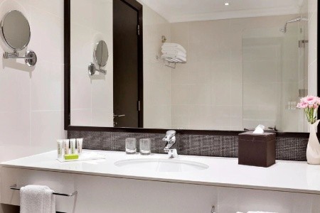 Spojené arabské emiráty Dubaj Le Meridien Mina Seyahi Beach Resort 16 dňový pobyt Polpenzia Letecky Letisko: Praha March 2026 ( 9/03/26-24/03/26)