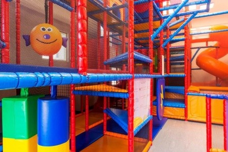 Spojené arabské emiráty Dubaj Le Meridien Mina Seyahi Beach Resort 16 dňový pobyt Polpenzia Letecky Letisko: Praha March 2026 ( 9/03/26-24/03/26)