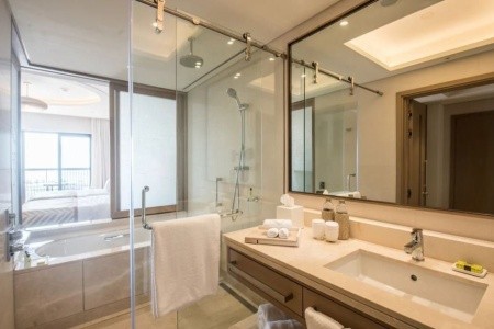 Spojené arabské emiráty Fujairah Intercontinental Fujairah Resort 7 dňový pobyt Polpenzia Letecky Letisko: Praha September 2026 ( 4/09/26-10/09/26)