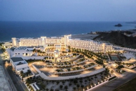 Spojené arabské emiráty Fujairah Intercontinental Fujairah Resort 7 dňový pobyt Polpenzia Letecky Letisko: Praha September 2026 ( 4/09/26-10/09/26)