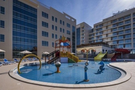 Spojené arabské emiráty Ras Al Khaimah Radisson Resort Ras Al Khaimah Marjan Island 9 dňový pobyt Polpenzia Letecky Letisko: Praha October 2026 ( 3/10/26-11/10/26)