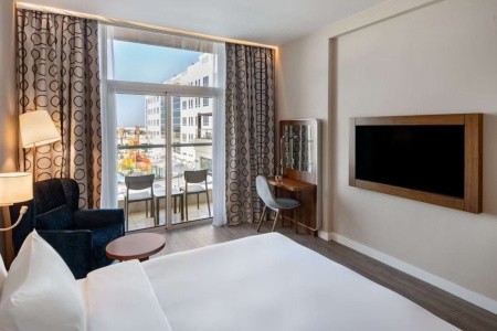 Spojené arabské emiráty Ras Al Khaimah Radisson Resort Ras Al Khaimah Marjan Island 9 dňový pobyt Polpenzia Letecky Letisko: Praha October 2026 ( 3/10/26-11/10/26)