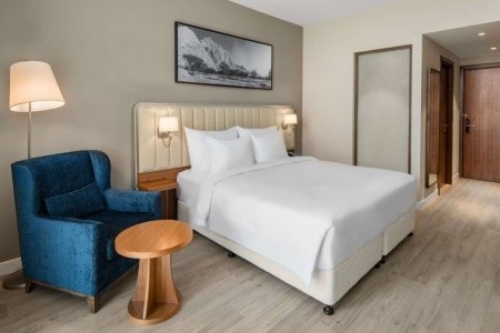 Spojené arabské emiráty Ras Al Khaimah Radisson Resort Ras Al Khaimah Marjan Island 9 dňový pobyt Polpenzia Letecky Letisko: Praha October 2026 ( 3/10/26-11/10/26)