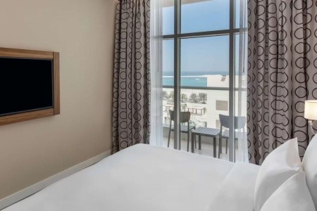 Spojené arabské emiráty Ras Al Khaimah Radisson Resort Ras Al Khaimah Marjan Island 9 dňový pobyt Polpenzia Letecky Letisko: Praha October 2026 ( 3/10/26-11/10/26)