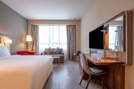 Spojené arabské emiráty Ras Al Khaimah Radisson Resort Ras Al Khaimah Marjan Island 9 dňový pobyt Polpenzia Letecky Letisko: Praha October 2026 ( 3/10/26-11/10/26)