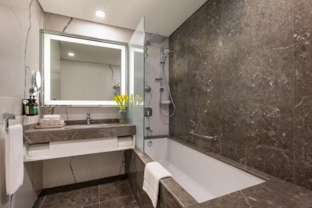 Spojené arabské emiráty Dubaj Voco Dubai The Palm 4 dňový pobyt Plná penzia Letecky Letisko: Praha September 2026 ( 6/09/26- 9/09/26)