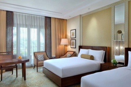 Spojené arabské emiráty Dubaj Ritz Carlton 8 dňový pobyt Raňajky Letecky Letisko: Praha July 2026 (11/07/26-18/07/26)