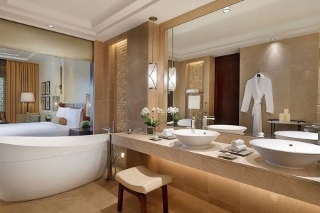 Spojené arabské emiráty Dubaj Ritz Carlton 8 dňový pobyt Raňajky Letecky Letisko: Praha July 2026 (11/07/26-18/07/26)