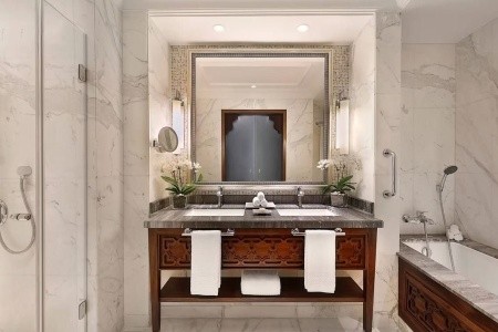 Spojené arabské emiráty Dubaj Ritz Carlton 8 dňový pobyt Raňajky Letecky Letisko: Praha July 2026 (11/07/26-18/07/26)