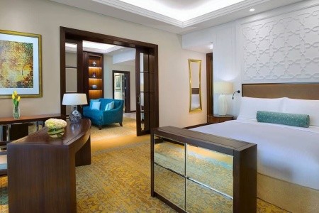 Spojené arabské emiráty Dubaj Ritz Carlton 8 dňový pobyt Raňajky Letecky Letisko: Praha July 2026 (11/07/26-18/07/26)