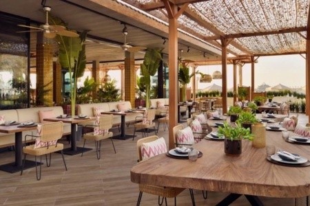 Spojené arabské emiráty Dubaj Ritz Carlton 8 dňový pobyt Raňajky Letecky Letisko: Praha July 2026 (11/07/26-18/07/26)