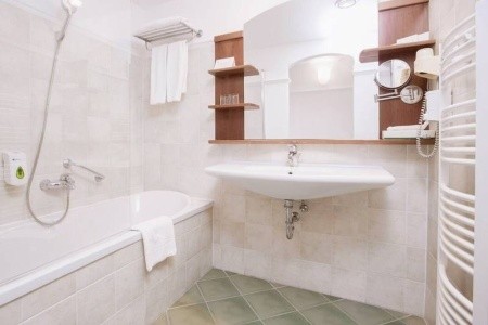 Maďarsko Západné Zadunajsko Karos Spa 5 dňový pobyt Polpenzia Vlastná April 2026 ( 5/04/26- 9/04/26)