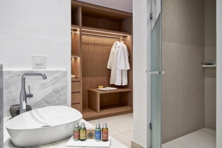 Grécko Mykonos Myconian Korali Relais And Chateaux 15 dňový pobyt Polpenzia Letecky Letisko: Viedeň September 2026 (14/09/26-28/09/26)