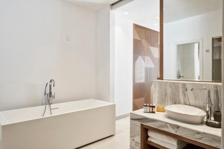 Grécko Mykonos Myconian Korali Relais And Chateaux 15 dňový pobyt Polpenzia Letecky Letisko: Viedeň September 2026 (14/09/26-28/09/26)