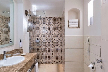 Spojené arabské emiráty Ras Al Khaimah The Cove Rotana Resort 12 dňový pobyt Raňajky Letecky Letisko: Praha October 2026 ( 2/10/26-13/10/26)