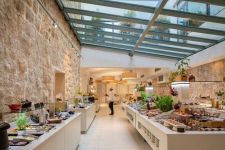 Chorvátsko Makarská riviéra Bluesun Hotel Berulia 6 dňový pobyt Raňajky Vlastná May 2026 ( 2/05/26- 7/05/26)