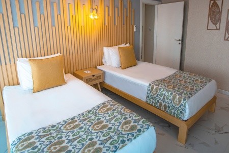 Cyprus Severný Cyprus La Terrazza 8 dňový pobyt Raňajky Letecky Letisko: Praha July 2026 (31/07/26- 7/08/26)