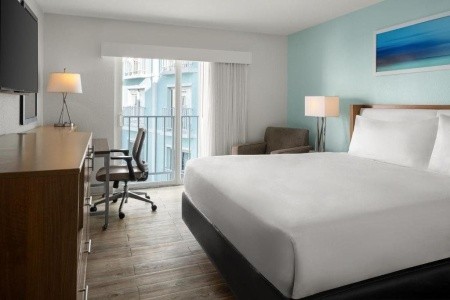 Bahamy  Courtyard Nassau Downtown/Junkanoo Beach 16 dňový pobyt Bez stravy Letecky Letisko: Viedeň January 2026 (29/01/26-13/02/26)