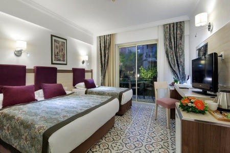 Crystal Aura Beach Resort & Spa - 12