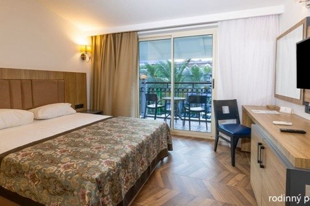 Crystal Aura Beach Resort & Spa - 16