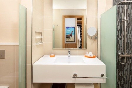 Spojené arabské emiráty Dubaj Centara Mirage Beach Resort 7 dňový pobyt Plná penzia Letecky Letisko: Krakov October 2026 ( 7/10/26-13/10/26)