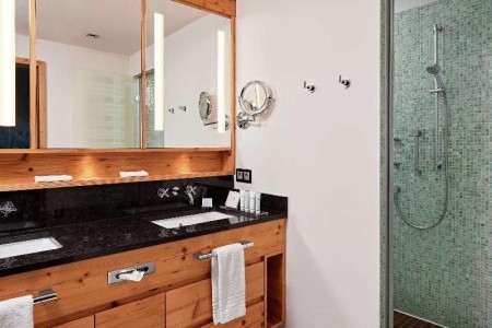 Rakúsko Kitzbühel / Mittersill Grand Tirolia Kitzbuhel, Curio Collection By Hilton 6 dňový pobyt Polpenzia Vlastná December 2025 ( 1/12/25- 6/12/25)