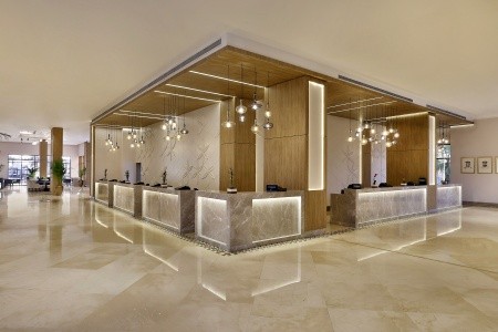 Spojené arabské emiráty Ras Al Khaimah Doubletree By Hilton & Spa Marjan Island 15 dňový pobyt All Inclusive Letecky Letisko: Praha March 2026 (12/03/26-26/03/26)